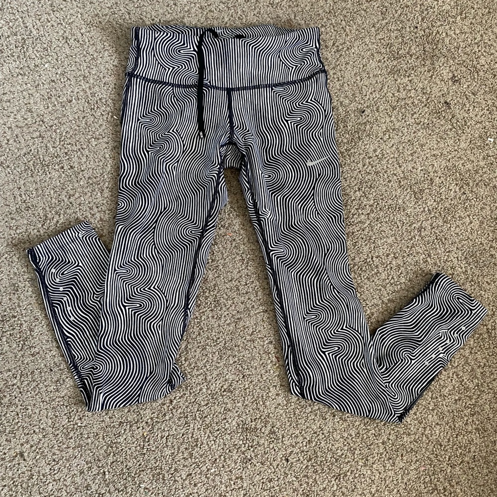 Nike Dri-Fit Illusion Black & White Leggings XS